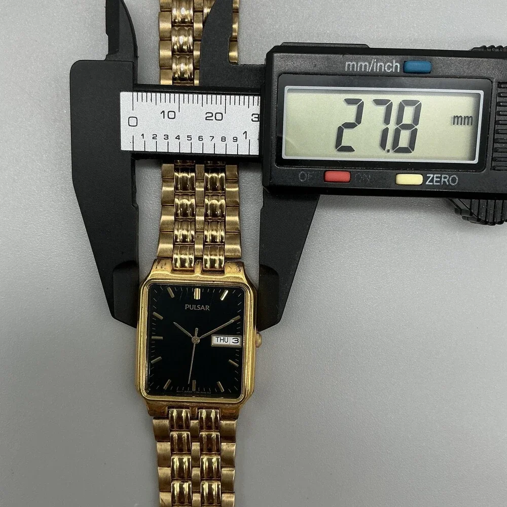 Pulsar Mens Watch 28mm Black Dial Gold Tone Day Date V733-5000 New Battery